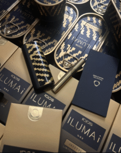 限定黑金配色 IQOS 加熱菸主機 黑金奢華設計 × 穩定加熱技術 × 限量珍藏 8 IQOS 加熱菸主機黑金